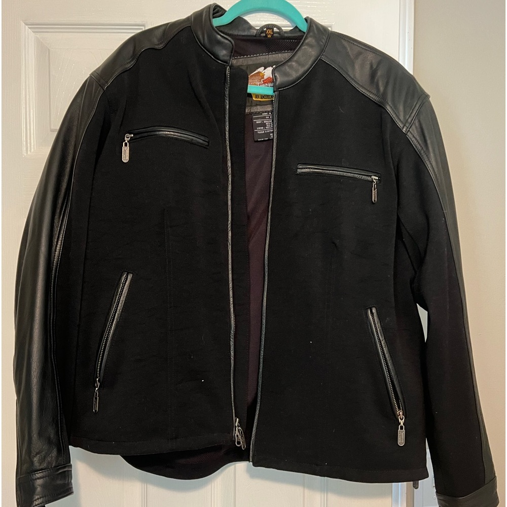 Excellent condition - women’s Harley-Davidson jacket worn handful of times.